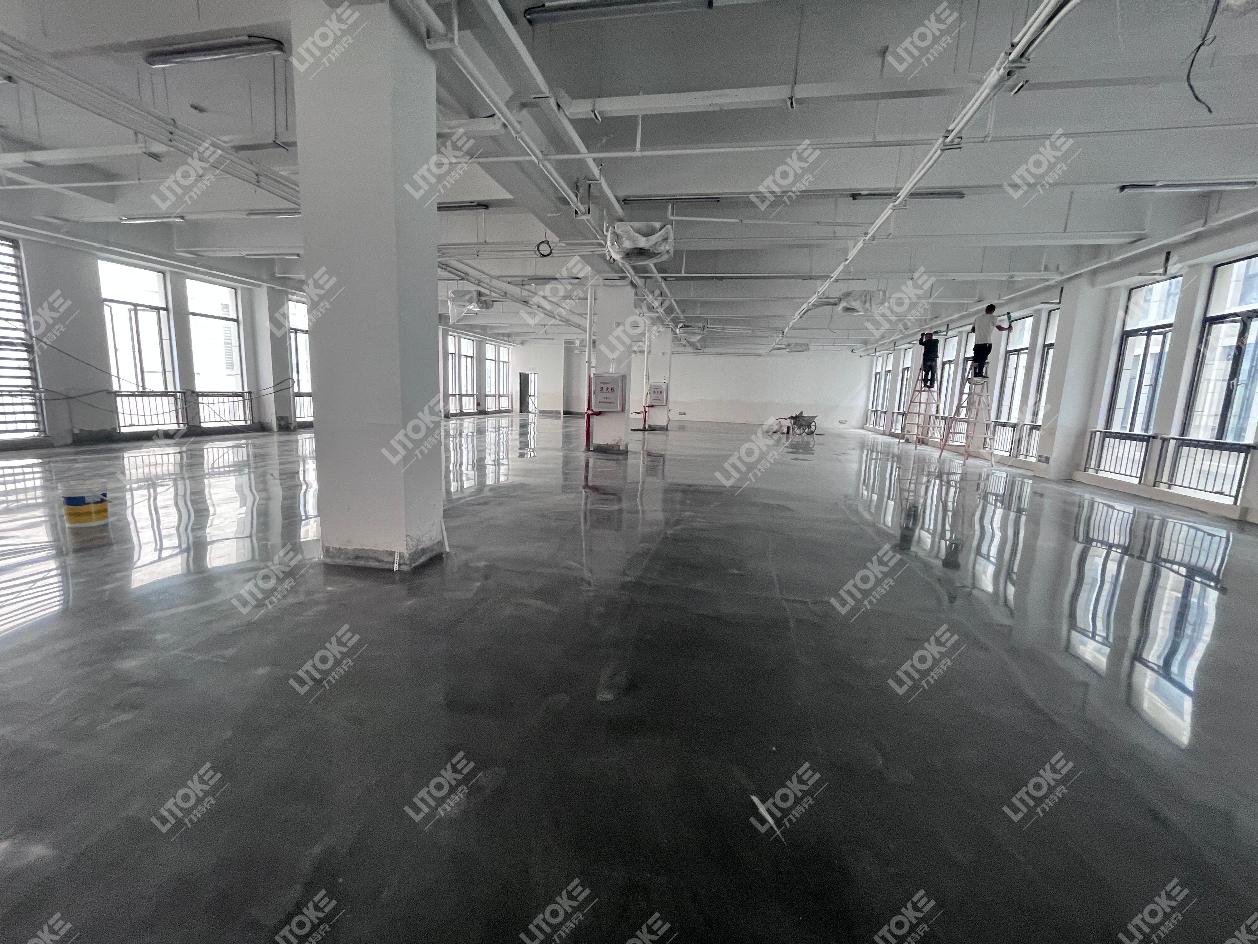 環氧地坪 vs 金剛砂地坪，工廠車間選擇哪種更劃算？